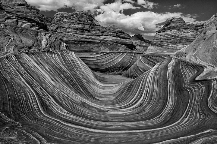 B&W Wave