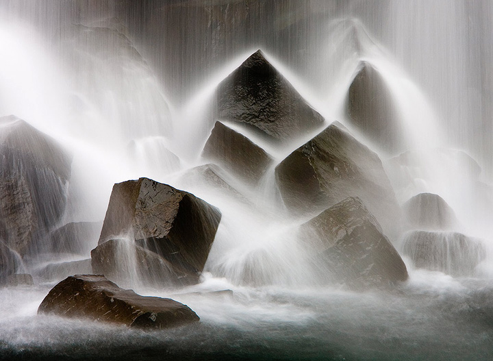 Hexagonal Cascades