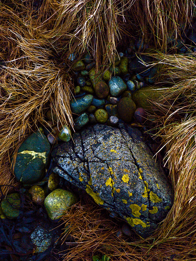 Nest of pebbles