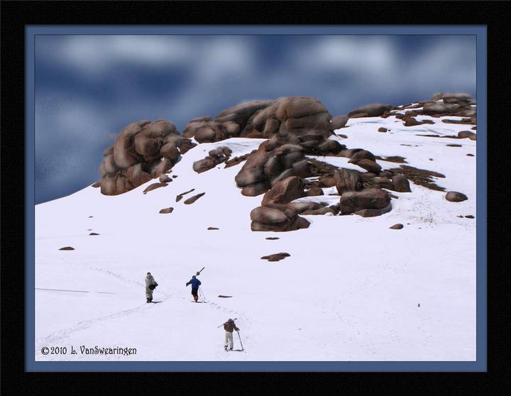 die-hard skiers_4879