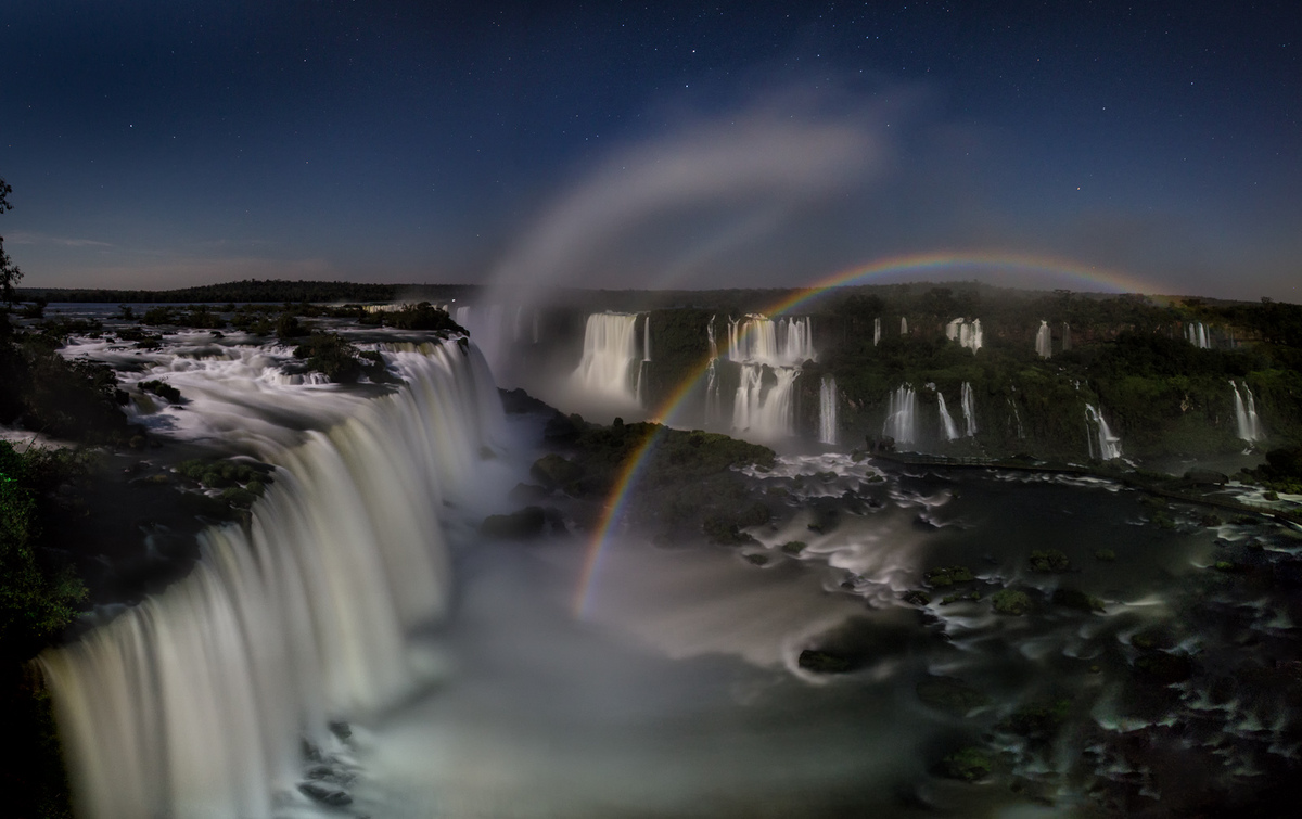 Full moon over Iguassu