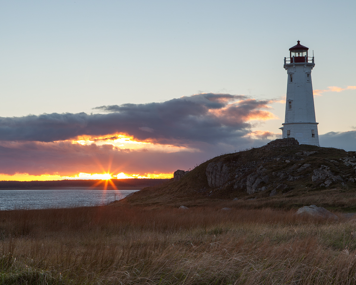 Louisbourg Light Sunstar