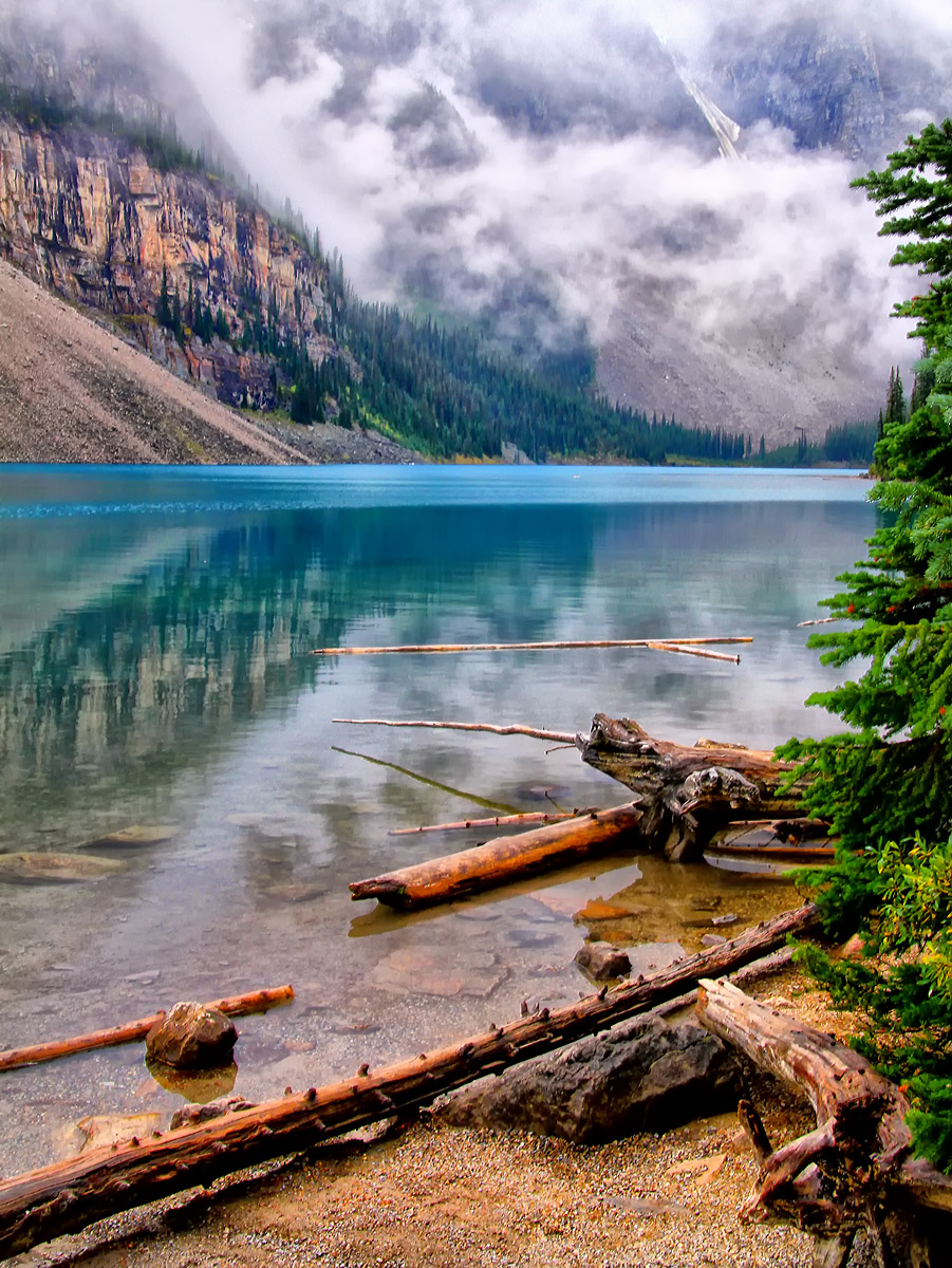 Moraine Lake shoreline