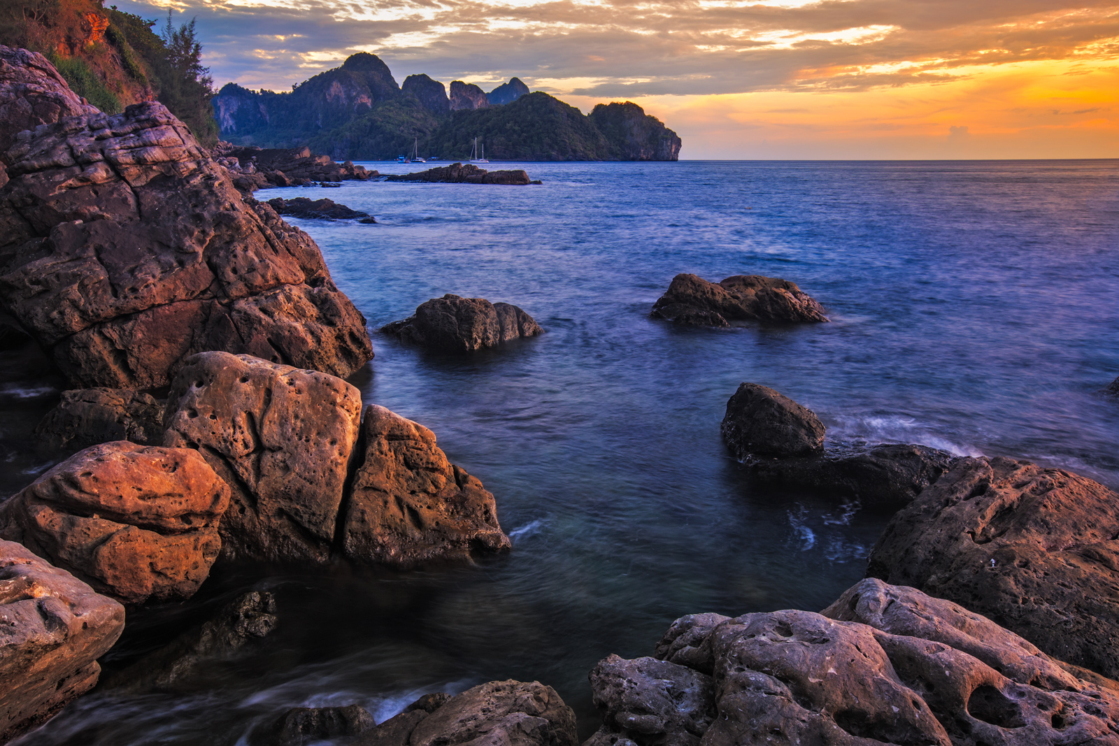 Phi Phi Island from NW 