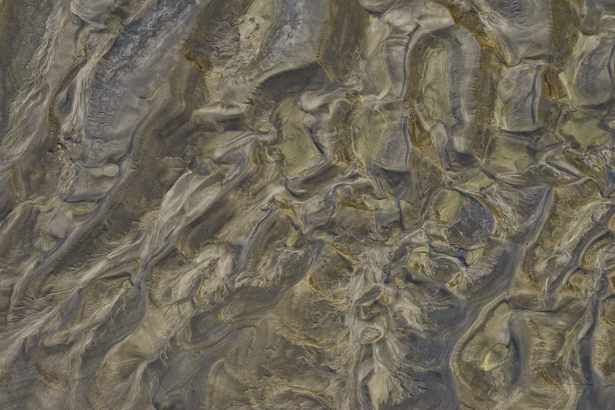 Metallic sand