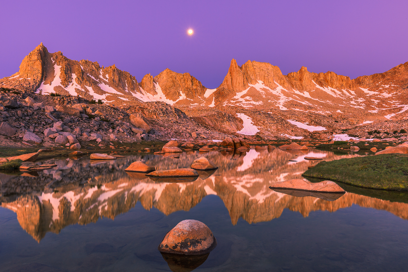 Sierra Moonset